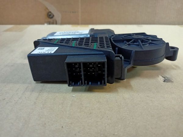 MOTOR PRO SPOUŠTĚC SKLA