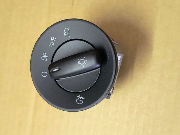 Spínač vícefunkční pro automatická tlumená, parkovací a mlhová světla