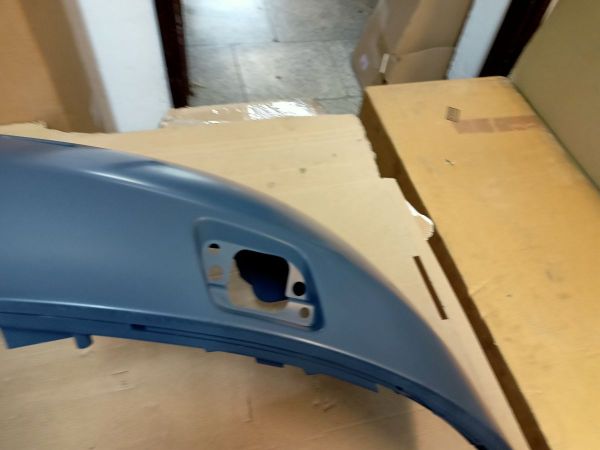 NÁRAZNÍK UPATLANÝ ŠPINAVÝ