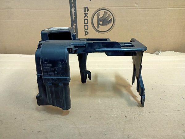 DRŽÁK POJISTKOVÉ SKŘÍNKY