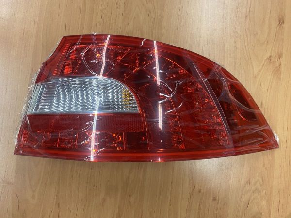 SVÍTILNA SUPERB II FACE - zadní vnější pravá