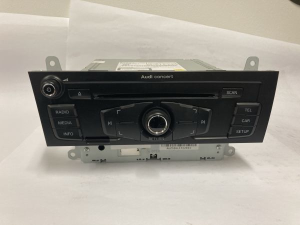 * Autorádio stereo "CD MP3" s diskem na SD kartu.