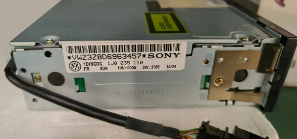 CD-měnič na 6 disků