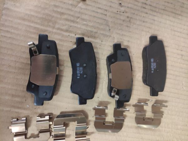 SADA BRZDOVÝCH DESTIČEK