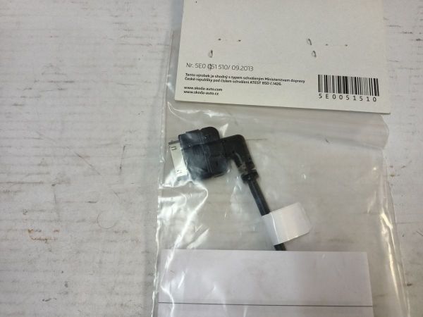 PROPOJOVACÍ KABEL IPOD/IPHONE