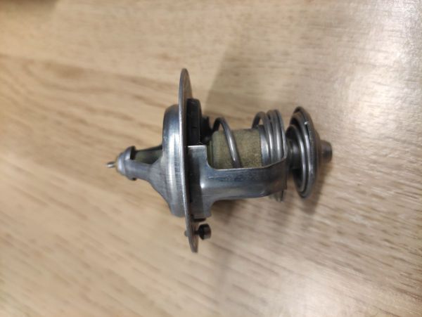 TERMOSTAT CHLADÍCÍ KAPALINY