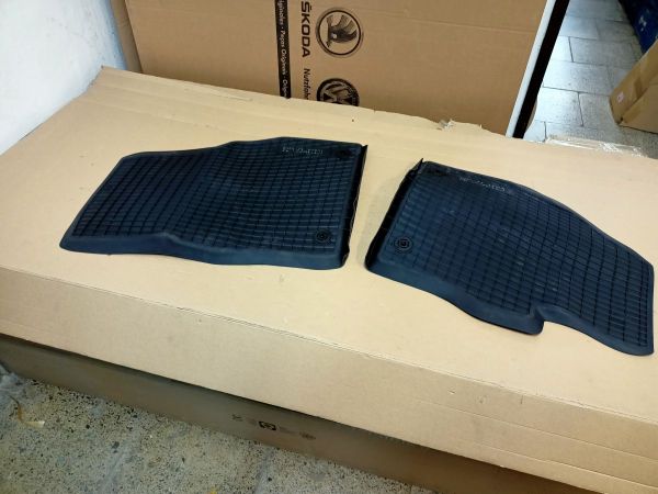 KOBERCE KAMIQ - POZOR ANGLIE - PRAVOSTRANNÉ ŘÍZENÍ