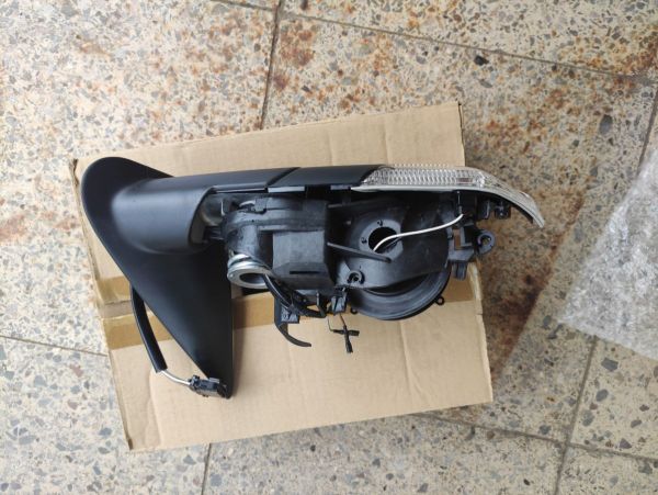 POUZDRO VNĚJŠÍHO ZRCÁTKA