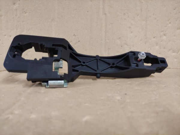 ZÁKLADNA PŘEDNÍ VNĚJŠÍ KLIKY