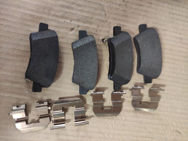 SADA BRZDOVÝCH DESTIČEK