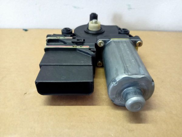 MOTOR PRO SPOUŠTĚČ OKNA