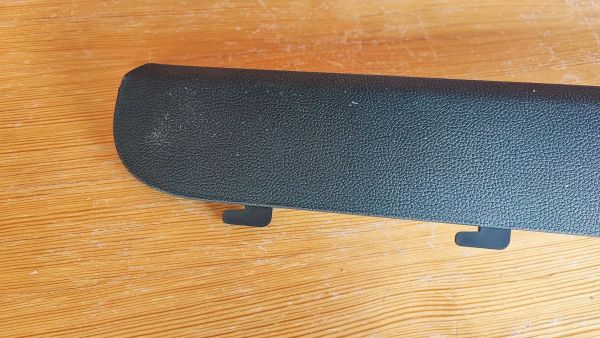 ODKLÁDACÍ SCHRÁNKA