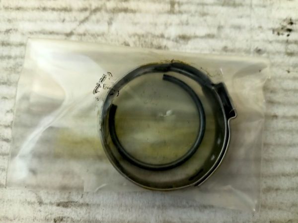 HŘÍDEL KOLA POUŽITÁ UVNITŘ VAZELÍNA