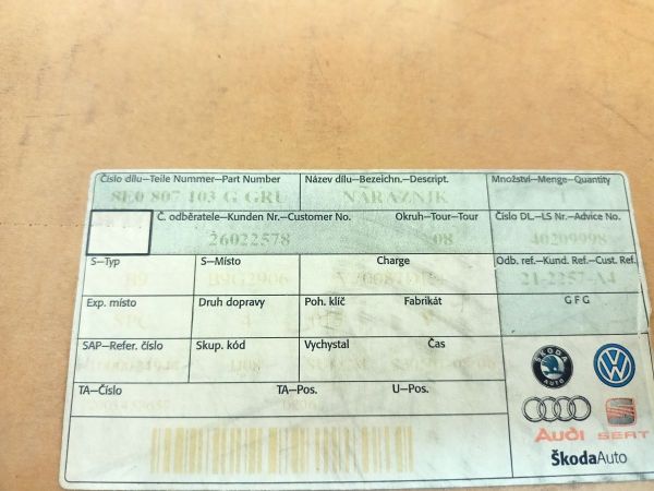 NÁRAZNÍK UPATLANÝ ŠPINAVÝ