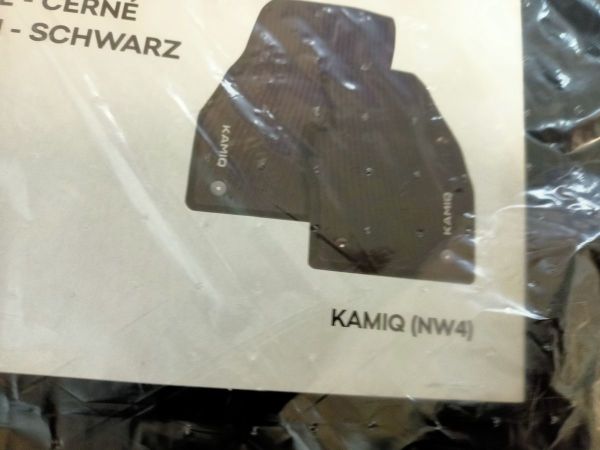 KOBERCE KAMIQ - POZOR ANGLIE - PRAVOSTRANNÉ ŘÍZENÍ