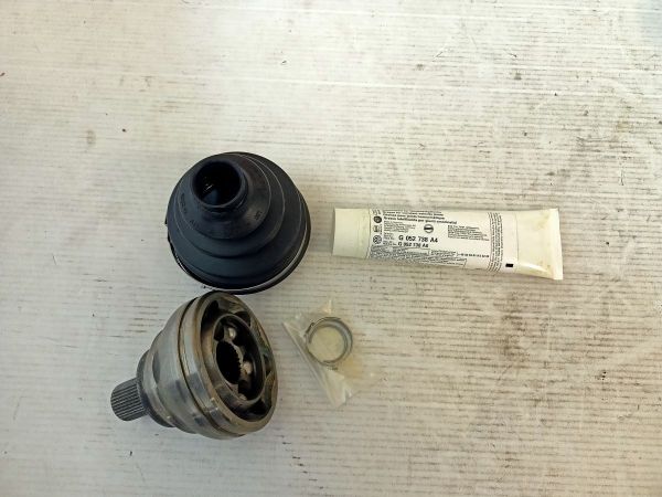 HŘÍDEL KOLA POUŽITÁ UVNITŘ VAZELÍNA