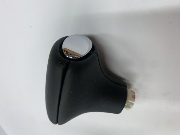 Rukojeť řadící páky KŮŽE ČERNÁ automat