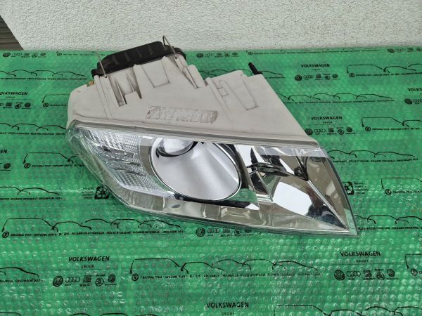 pravý přední halogenový světlomet Škoda Octavia II (1Z)