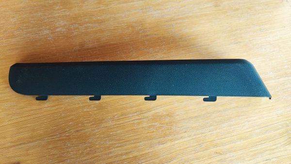 ODKLÁDACÍ SCHRÁNKA