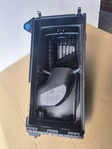 ČISTIČ VZDUCHU / SPODNÍ ČÁST