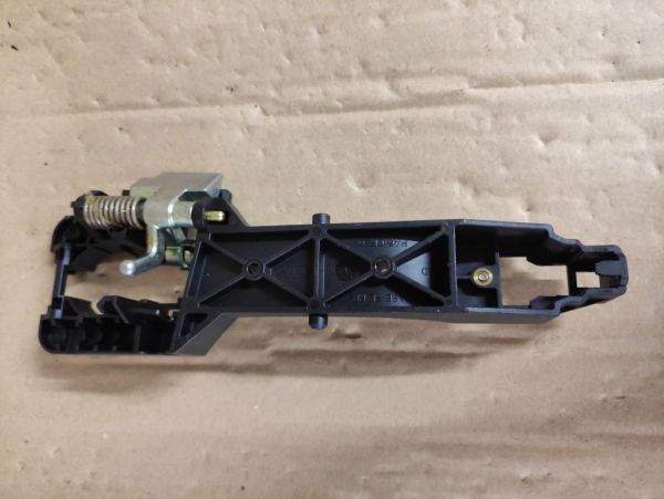 ZÁKLADNA PŘEDNÍ VNĚJŠÍ KLIKY