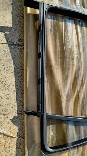 SKLO BOČNÍ S TĚSNĚNÍM