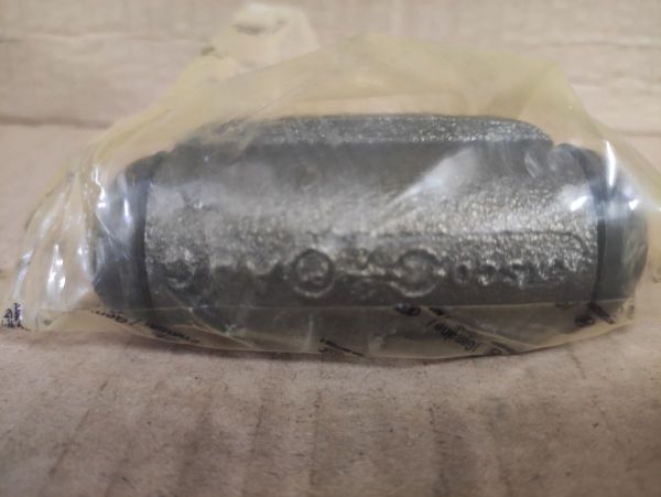 VÁLEČEK ZADNÍ BRZDY