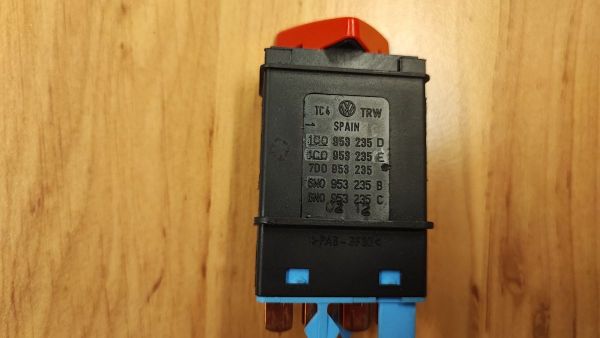 SPÍNAČ VAROVNÝCH SVĚTEL