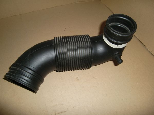 spojovací trubka k tělesu vzduchového filtru