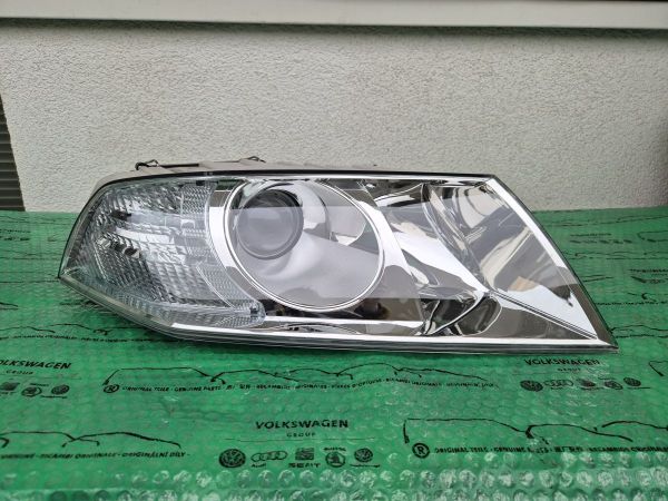 pravý přední halogenový světlomet Škoda Octavia II (1Z)