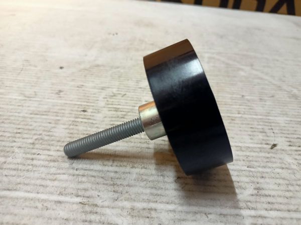 KLADKA VODÍCÍ SE ŠROUBEM