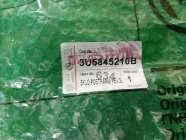 BOČNÍ OKNO S TĚSNĚNÍM