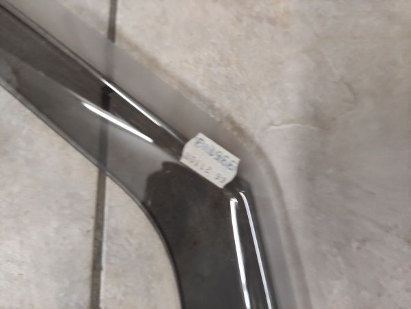 DEFLEKTORY SKEL PŘEDNÍCH DVEŘÍ