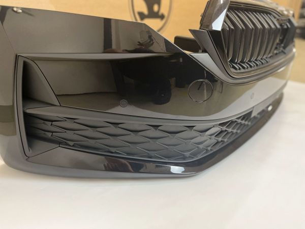 Přední nárazník pro Škoda Octavia IV facelift (model od roku 2024) kompletní (zánovní) ZDCI24011