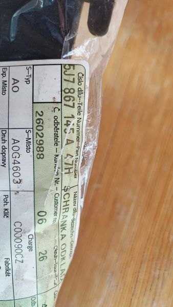 ODKLÁDACÍ SCHRÁNKA