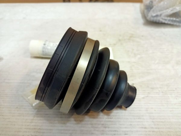 HŘÍDEL KOLA POUŽITÁ UVNITŘ VAZELÍNA