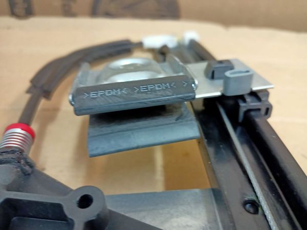 SPOUŠTĚČ SKLA BEZ MOTORU