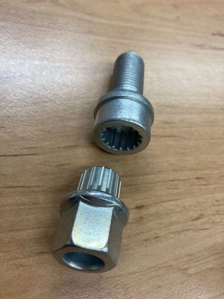 BEZPEČNOSTNÍ ŠROUB KOLA 60 - KAMAX M14x1,5x27,5 - kupte 4ks a máte sadu :o)