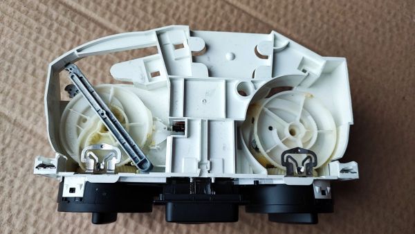 OVLÁDÁNÍ ČERSTVÉHO VZDUCHU