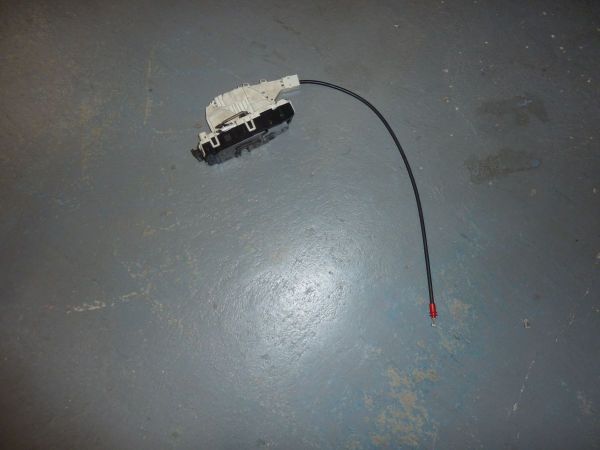 ZAMEK ZADNICH KRIDLOVYCH DVERI VPRAVO VW CRAFTER