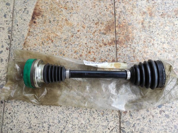 HŘÍDEL KLOUBOVÝ CHYBÍ VENKOVNÍ KLOUB