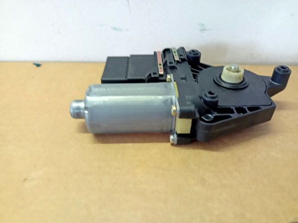 MOTOR PRO SPOUŠTĚČ OKNA