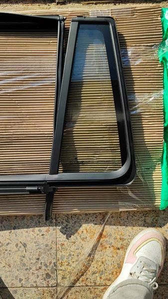 SKLO BOČNÍ S TĚSNĚNÍM