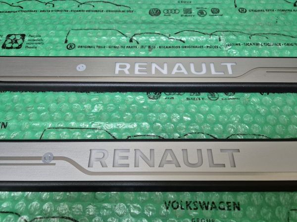 osvětlené dekorativní lišty prahů přední Renault Kadjar