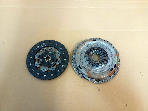 LAMELA SPOJKY S PŘÍTLACNÝM KOTOUČEM