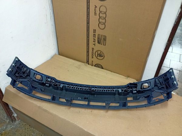 NÁRAZNÍK UPATLANÝ ŠPINAVÝ