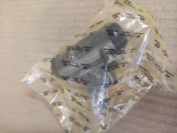 VÁLEČEK ZADNÍ BRZDY