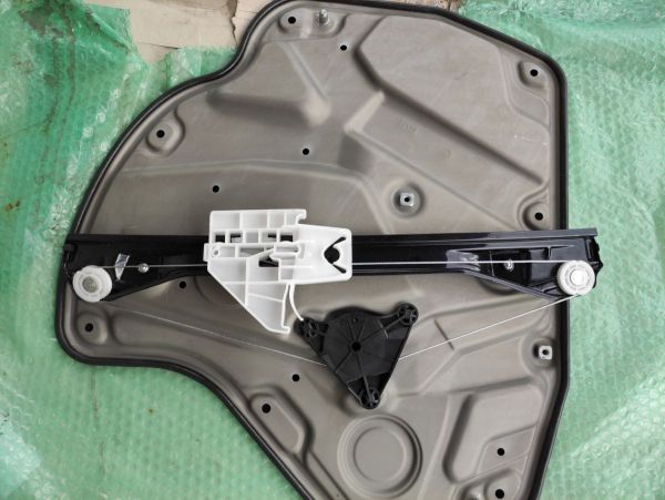 SPOUŠTĚČ SKLA BEZ MOTORU
