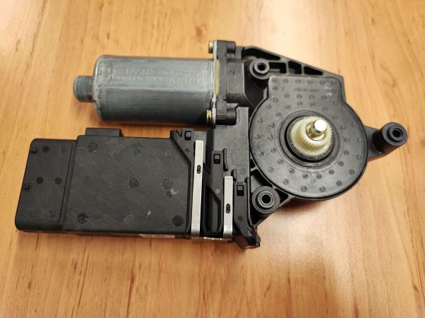 MOTOR PRO SPOUŠTĚČ OKEN