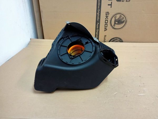 VZDUCHOVÝ FILTR  1X ŠKRÁBNUTÝ